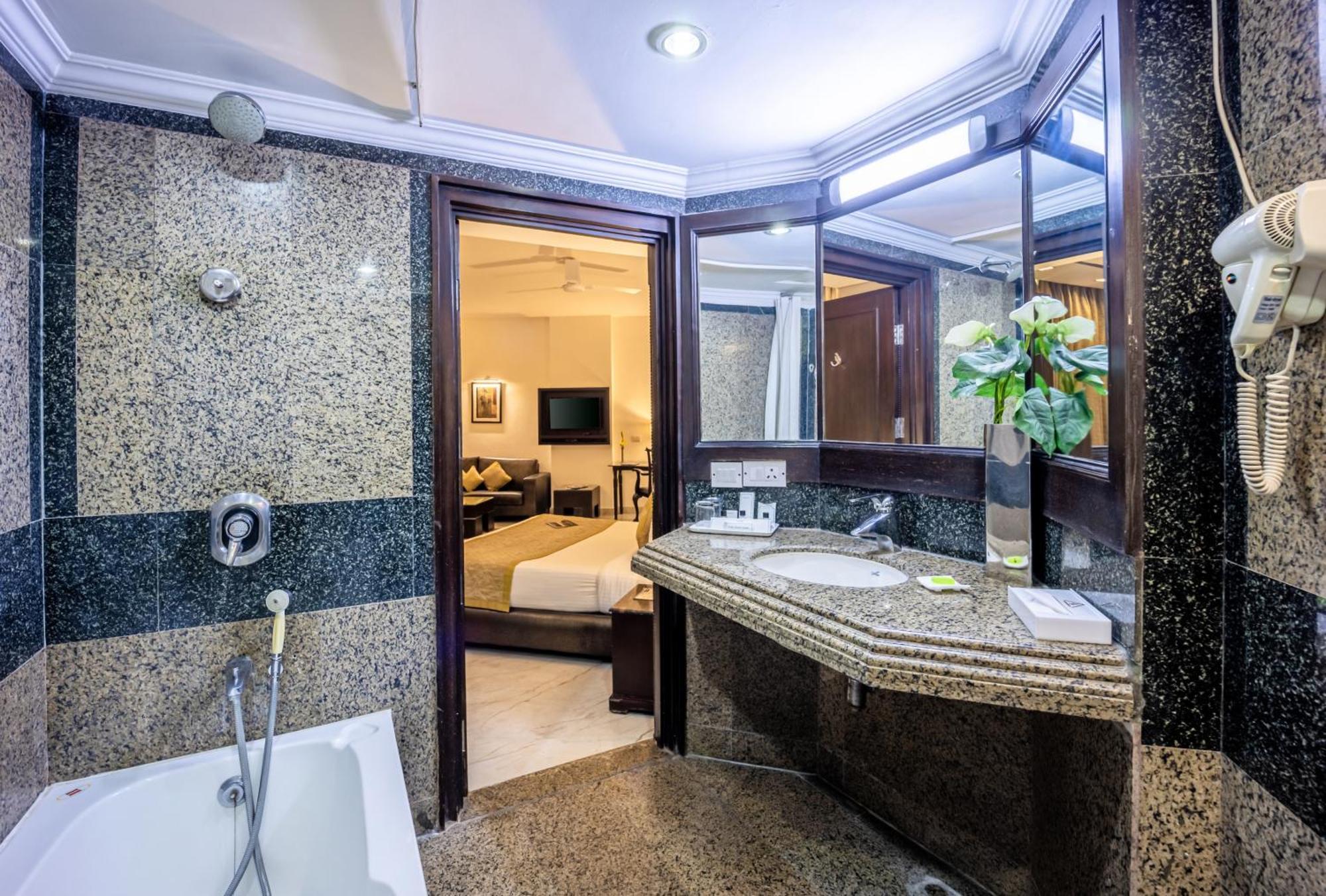 Hotel Shanti Palace Mahipalpur New Delhi Eksteriør bilde